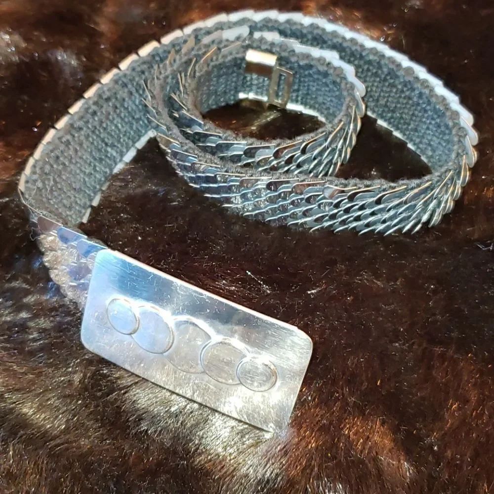 VNTG Stylish Silvertone Elasticated Belt